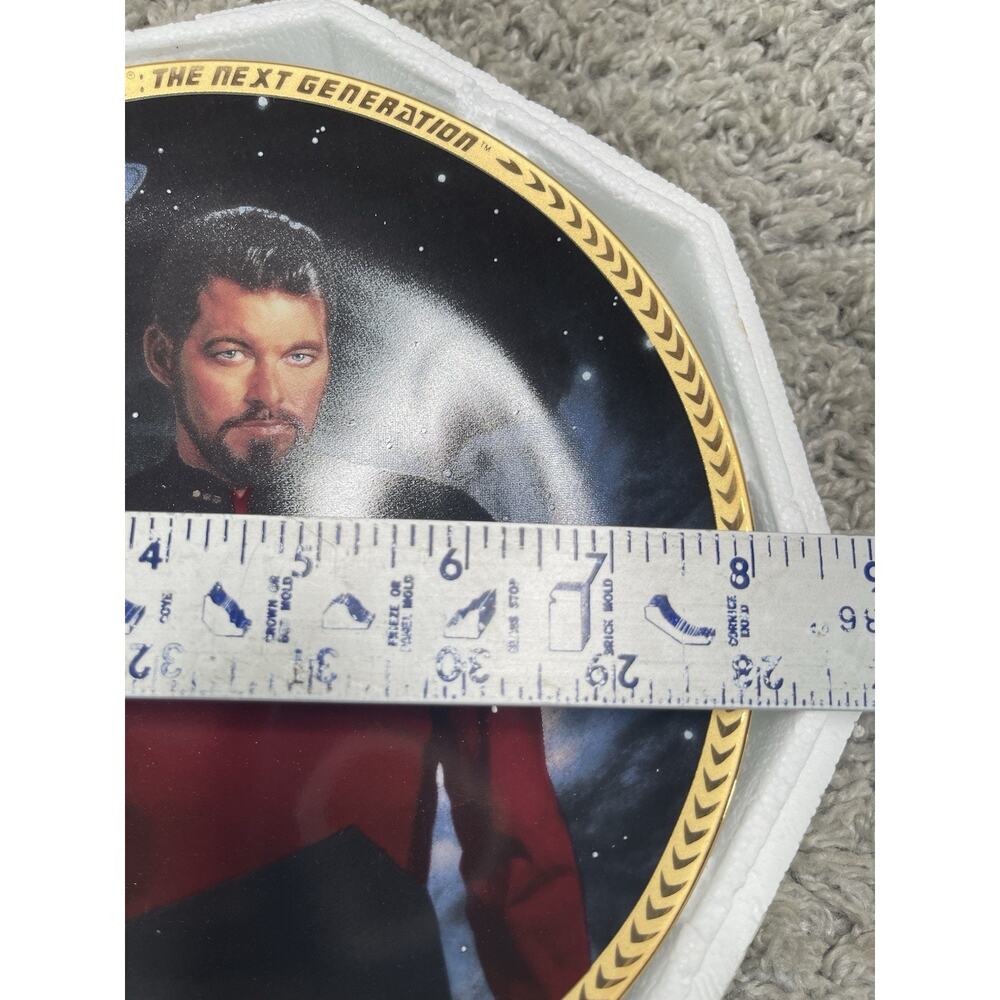 The Hamilton Collection Commander William T Riker Star Trek Plate Collection - Picture 6 of 12